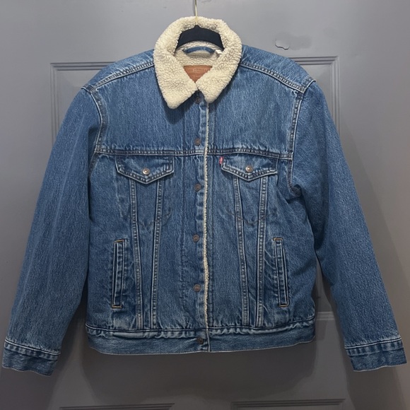 Levi's Jackets & Blazers - Medium Levi Sherpa Lined Jean Jacket